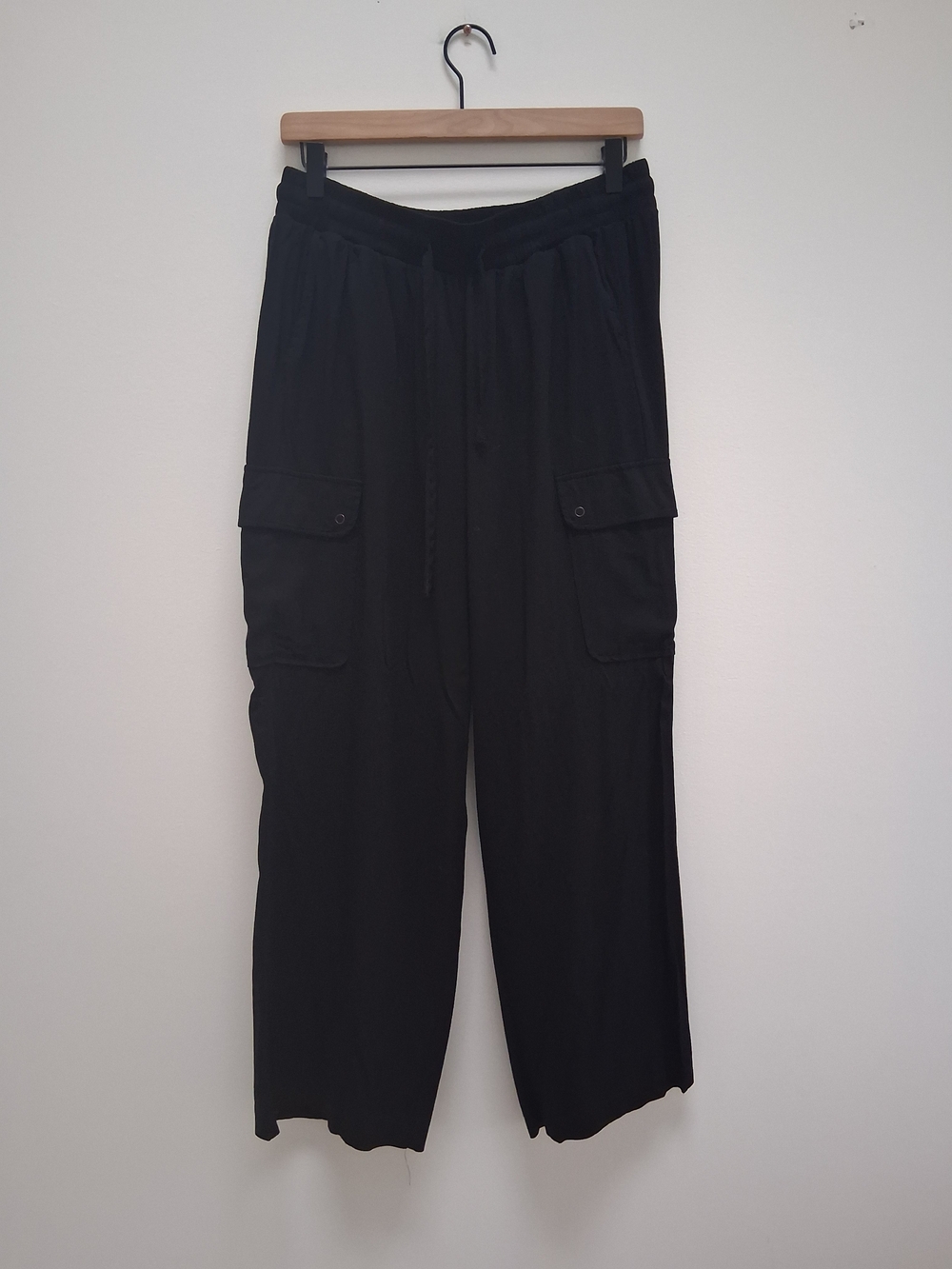 Torrid Black Pull On Widd Leg Challis Cargo Drawstring Pants Size 00R